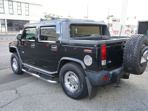 Used 2005 HUMMER H2 SUT w/ Preferred Equipment Group AWD/4WD image 25