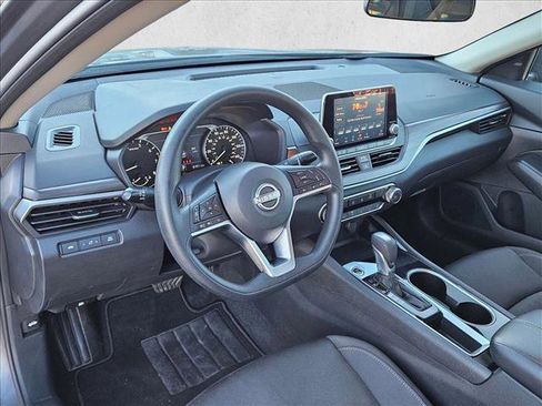 Used 2024 Nissan Altima 2.5 SV image 10