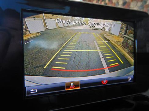 Used 2015 Mercedes-Benz C 300 4MATIC Sedan image 23