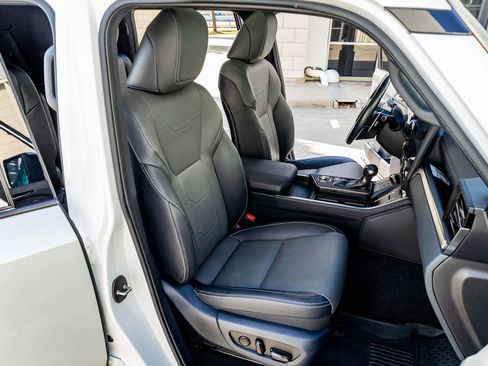 Used 2024 Lexus GX 550 image 31