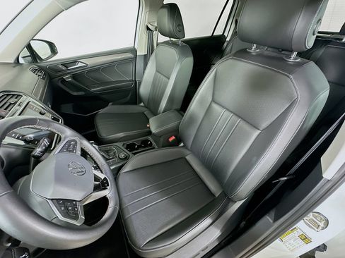 Used 2023 Volkswagen Tiguan SE AWD/4WD image 32