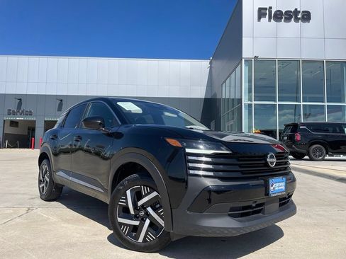Certified 2025 Nissan Kicks SV FWD image 1