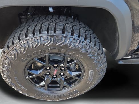 Used 2026 GMC Canyon AT4X AWD/4WD image 32