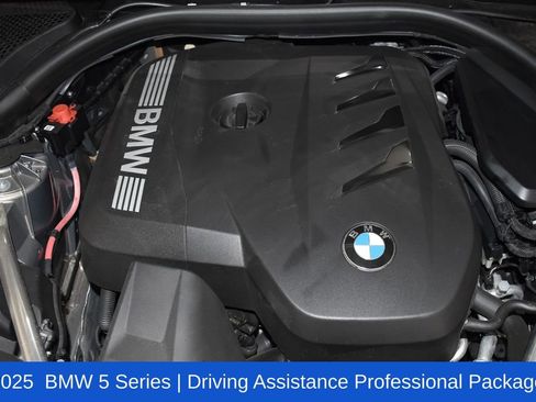 Used 2025 BMW 530i xDrive w/ Premium Package image 7