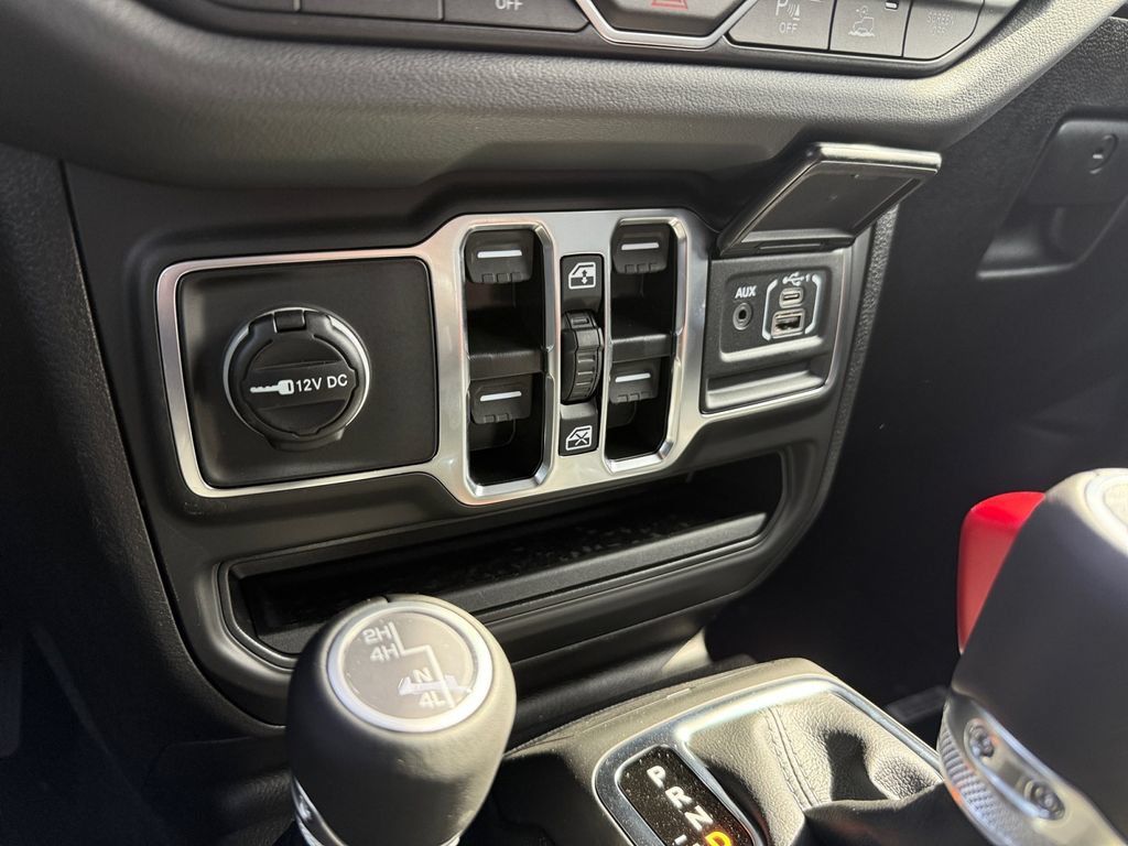 New 2025 Jeep Wrangler Unlimited Sahara AWD/4WD image 24