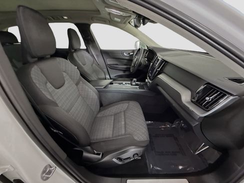 Used 2023 Volvo XC60 B5 Core FWD image 29