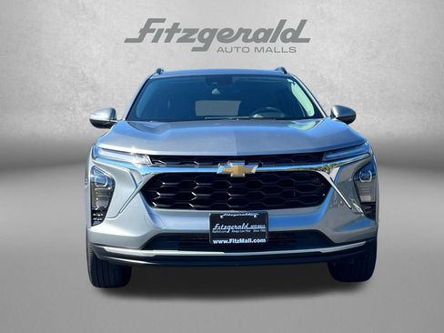 Used 2025 Chevrolet Trax LT FWD image 6