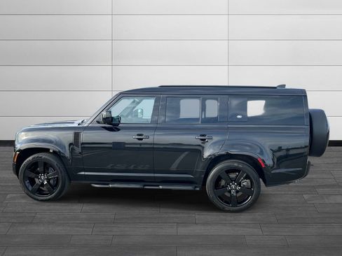 Used 2024 Land Rover Defender 130 X-Dynamic SE image 2