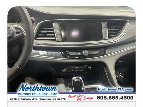 Used 2018 Buick Enclave Essence AWD/4WD image 18