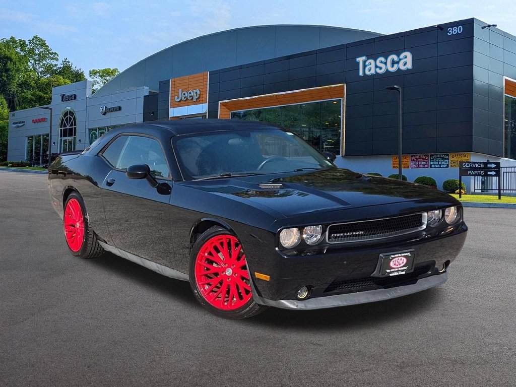 Used 2013 Dodge Challenger SXT RWD image 1