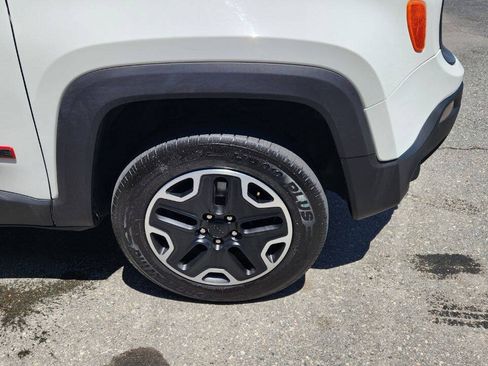 Used 2016 Jeep Renegade Trailhawk w/ Premium Trailhawk Package AWD/4WD image 19