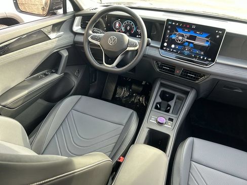 New 2026 Volkswagen Tiguan SE FWD image 10