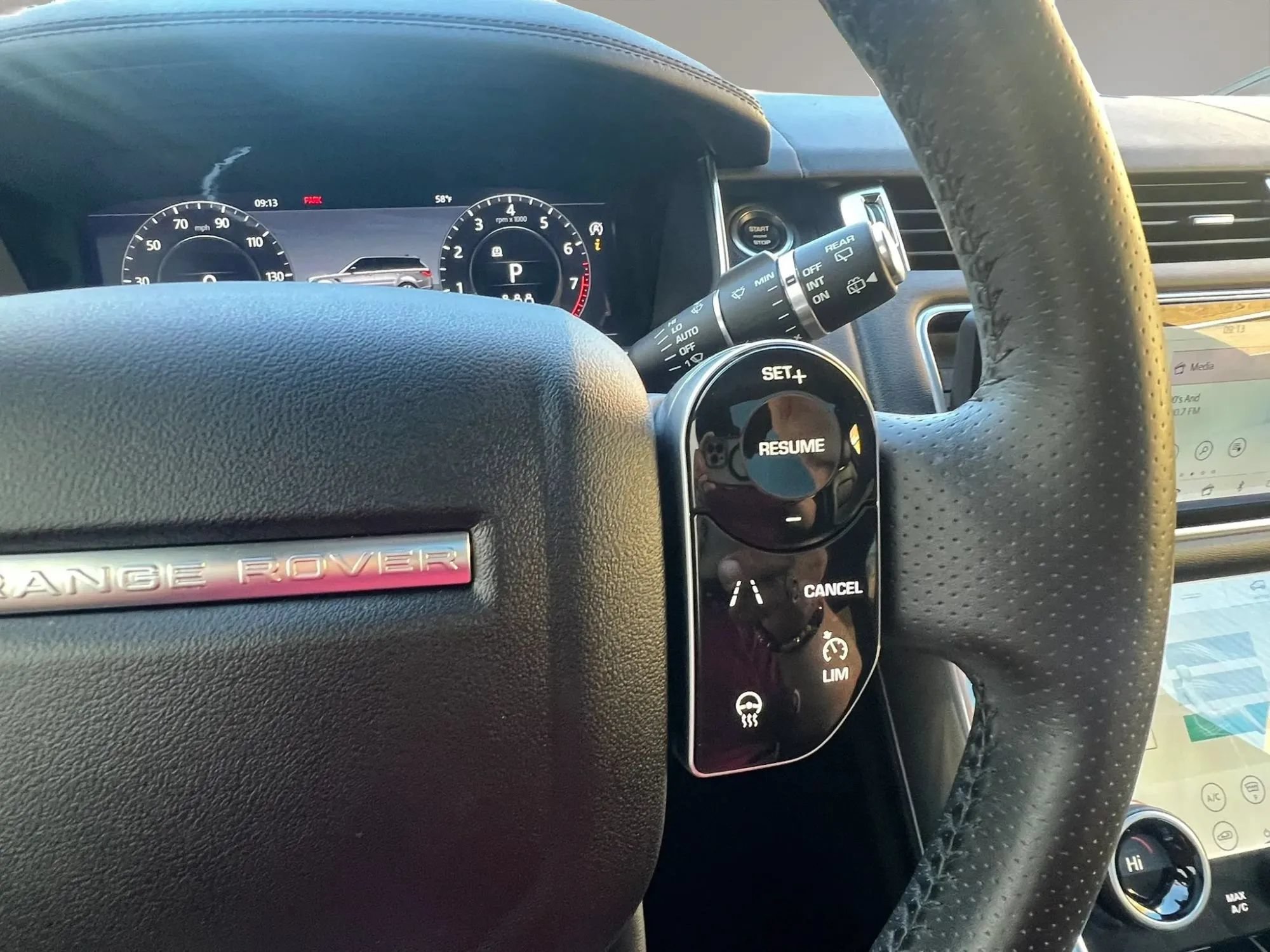 Used 2020 Land Rover Range Rover Sport HSE AWD/4WD image 21