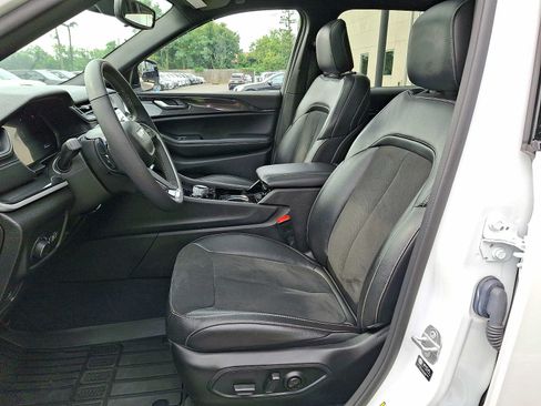 Used 2023 Jeep Grand Cherokee L Laredo AWD/4WD image 11
