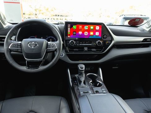 New 2026 Toyota Highlander Limited image 12