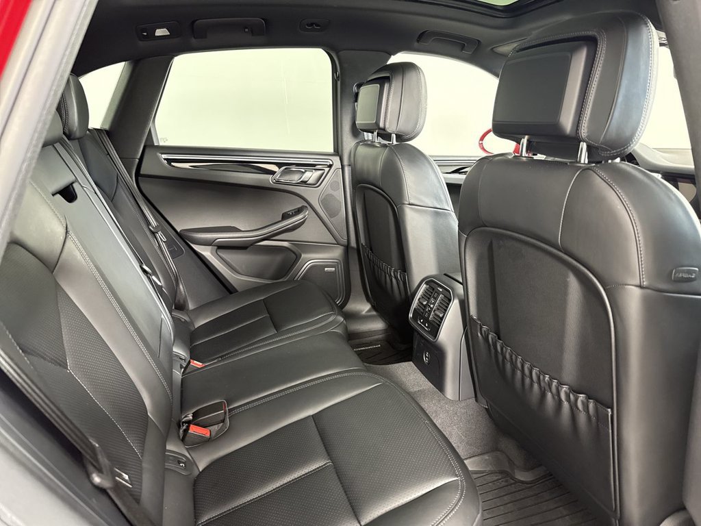 Certified 2025 Porsche Macan AWD/4WD image 25
