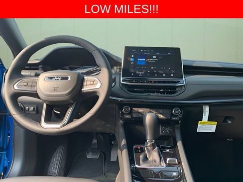 Used 2025 Jeep Compass Latitude w/ Altitude Special Edition image 21