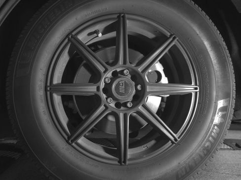 Used 2021 Ford Explorer XLT w/ Equipment Group 202A RWD image 13