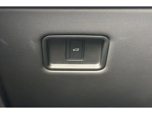 Used 2025 Land Rover Range Rover Sport SE AWD/4WD image 32