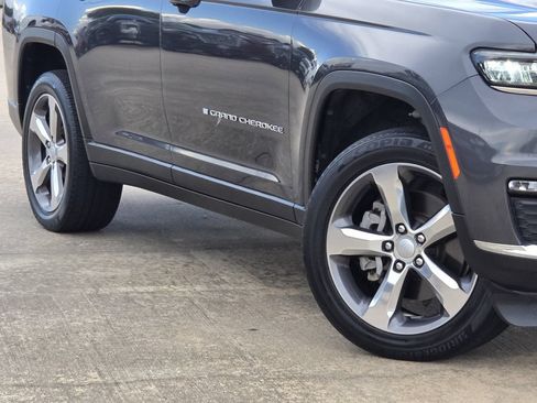 Used 2022 Jeep Grand Cherokee L Limited RWD image 12