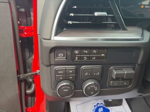 New 2026 Chevrolet Suburban LS image 19