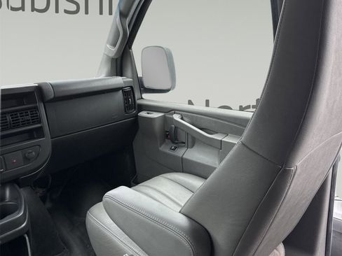 Used 2018 Chevrolet Express 2500 image 11