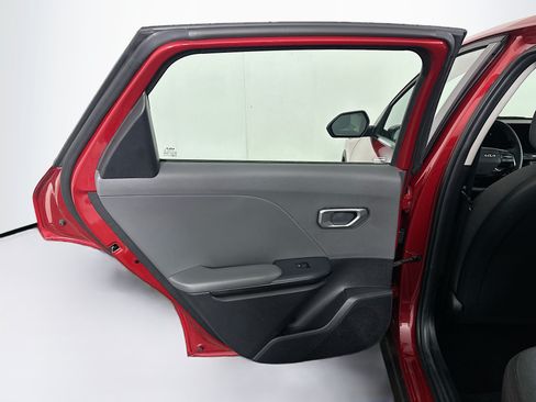 Used 2025 Kia K4 FWD image 31