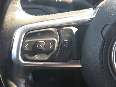 Used 2022 Jeep Wrangler Unlimited Sahara AWD/4WD image 39