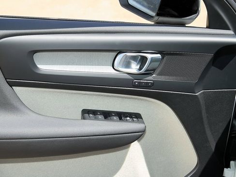 New 2025 Volvo XC40 B5 Plus w/ Protection Package Premier image 10