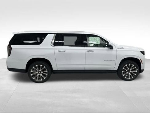 New 2026 Chevrolet Suburban High Country AWD/4WD image 19