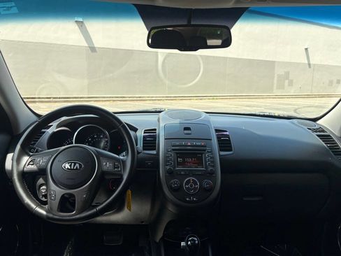 Used 2013 Kia Soul + w/ Audio Pkg FWD image 11