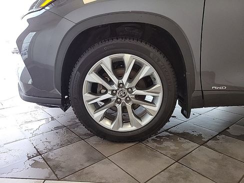 Used 2023 Toyota Highlander Limited AWD/4WD image 17