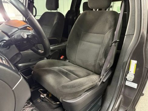 Used 2016 Dodge Grand Caravan SE FWD image 19