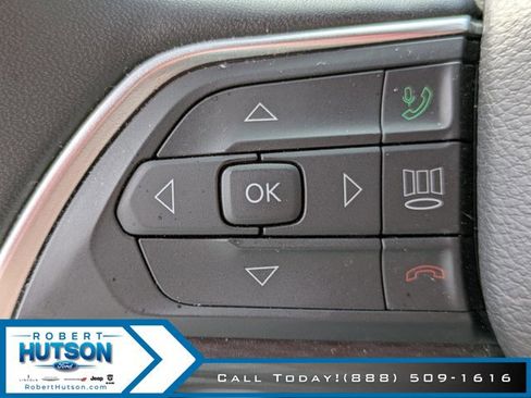 Used 2023 Jeep Grand Cherokee L Laredo image 22