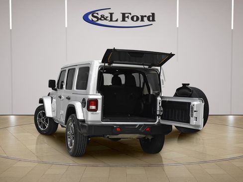 Used 2023 Jeep Wrangler Sahara image 6