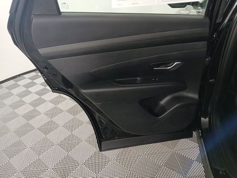 Used 2025 Hyundai Tucson SE image 19