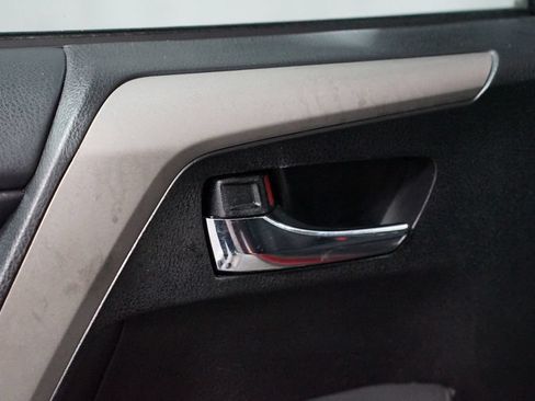 Used 2018 Toyota RAV4 XLE FWD image 30