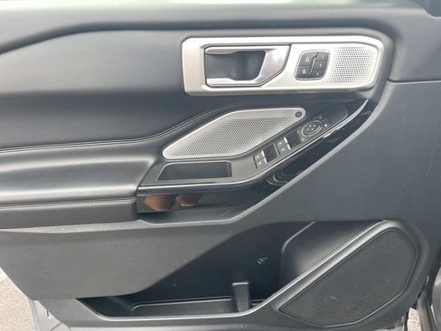 Used 2021 Ford Explorer Platinum w/ Premium Technology Package RWD image 30