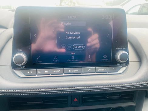 Used 2024 Nissan Rogue S FWD image 13