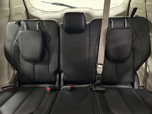 Used 2024 Chrysler Pacifica Touring-L image 29