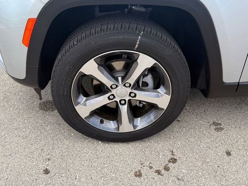New 2026 Jeep Grand Cherokee Limited RWD image 32
