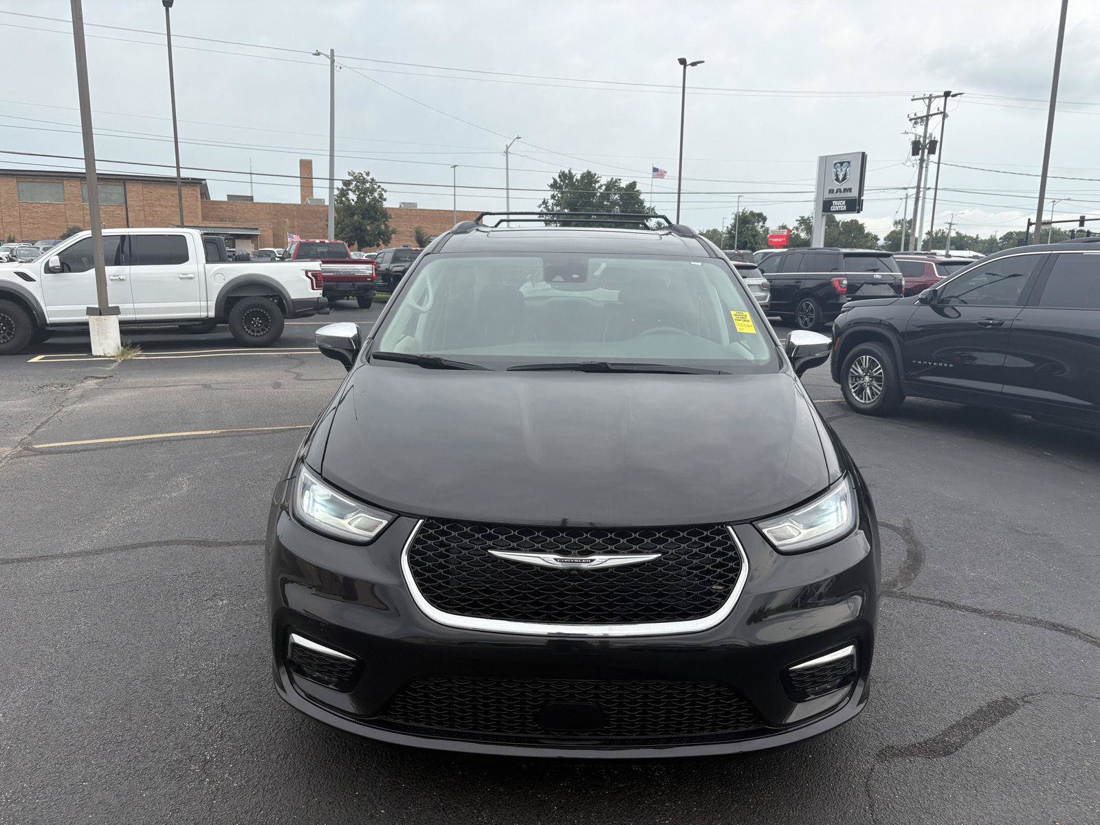 Used 2023 Chrysler Pacifica Limited FWD image 22