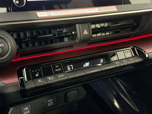 Used 2025 Toyota Prius Plug-In Hybrid image 24