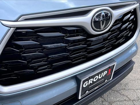 Used 2023 Toyota Highlander XLE image 29