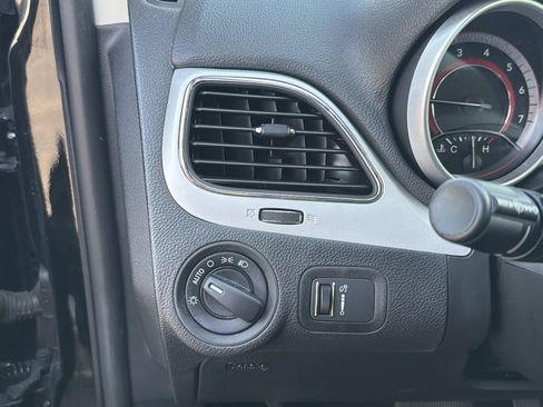 Used 2020 Dodge Journey SE FWD image 11