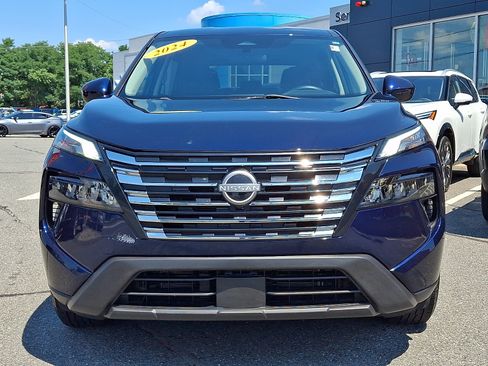 Used 2024 Nissan Rogue SV AWD/4WD image 2