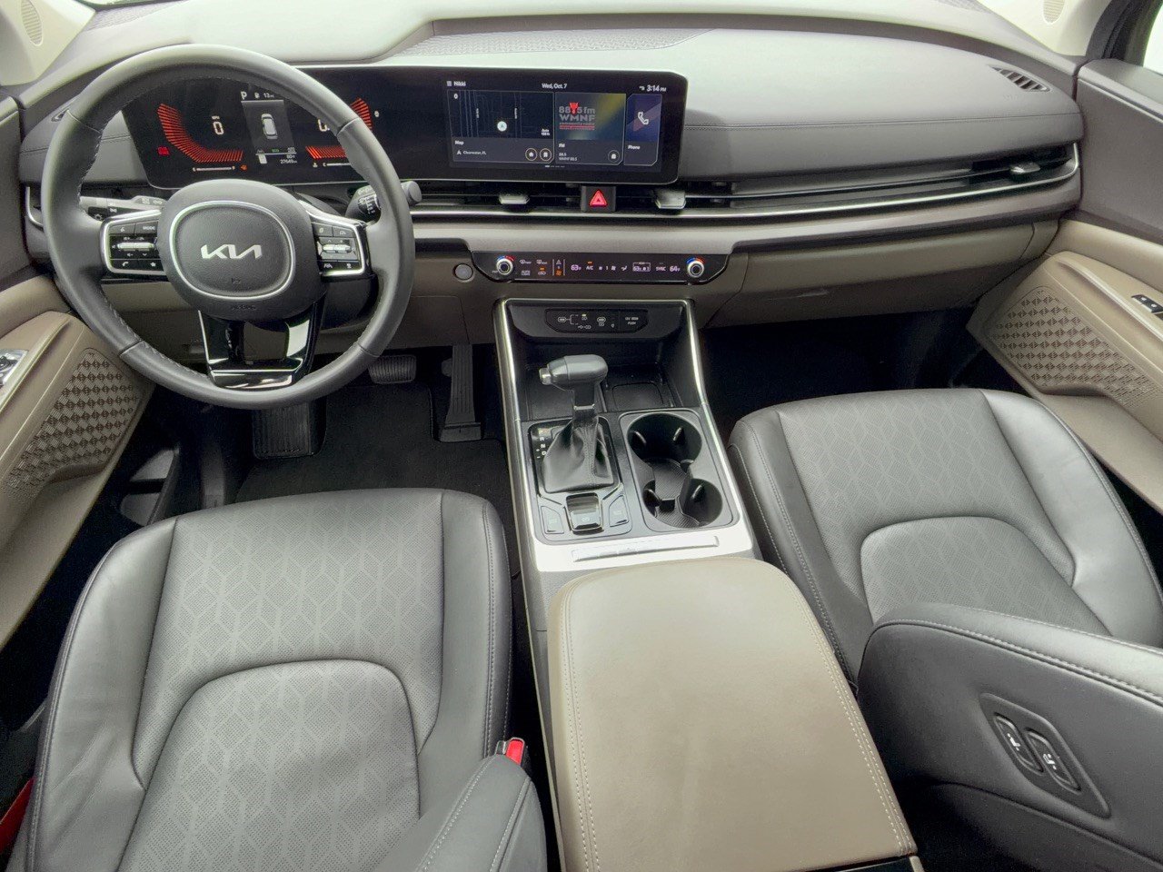 Used 2025 Kia Carnival EX FWD image 17