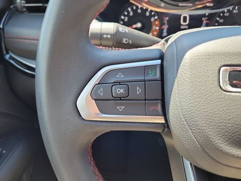 Used 2025 Jeep Compass Trailhawk AWD/4WD image 25