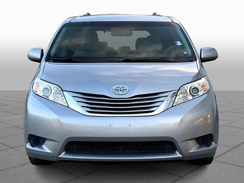 Used 2015 Toyota Sienna LE FWD image 4