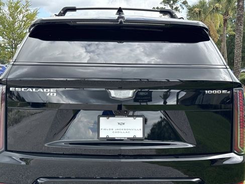 Certified 2025 Cadillac Escalade IQ Sport 2 w/ LPO, ONYX Package AWD/4WD image 10